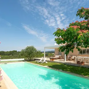 Hébergement de vacances Les Terrasses De Cascavelle France